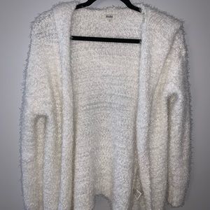 🤍 Fuzzy white hooded cardigan